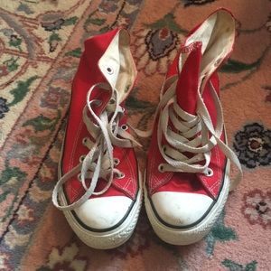 Women’s sz 6.5 red Converse Chuck Taylor All-Stars